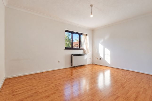 Flat 10, Cornish Court, London photo 4