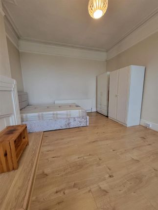 10, Woodside Road, London photo 5
