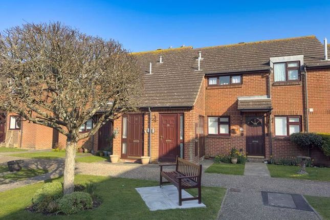 1-bed flat on Kingfisher Court, Bognor Regis, £50,000