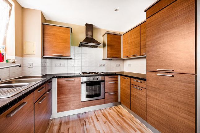 Flat for sale in Tuns Lane, Slough