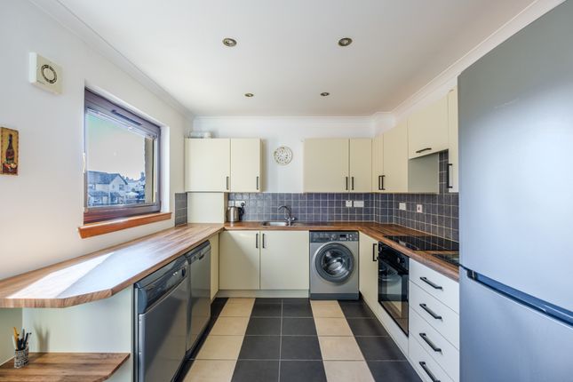 6 Clyde Court, Carluke photo 4