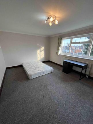 Room to rent in Carterhatch Road, Enfield
