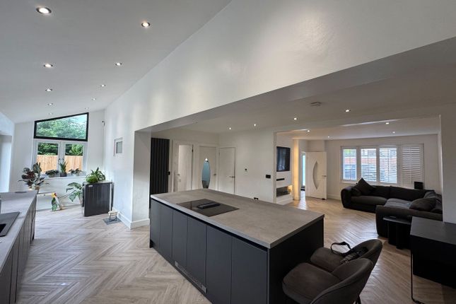 21, Woodgreen Drive, Manchester photo 5