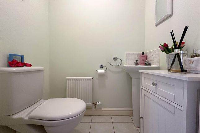 Ground Floor W.C 372
