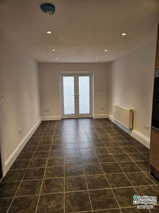 59, Princes Park Lane, Hayes photo 4