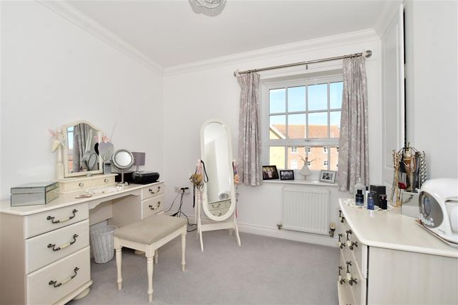 Town house for sale in Willowbank, Sandwich, Kent