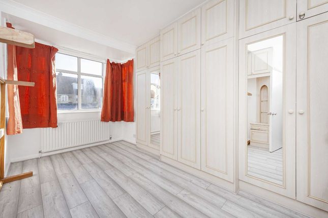 104, Streatham Vale, London photo 4
