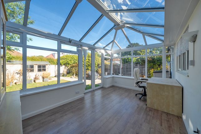 22, Verdayne Gardens, Warlingham photo 3