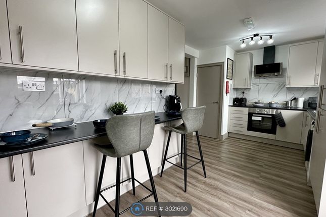 Raglan Avenue, Waltham Cross photo 2