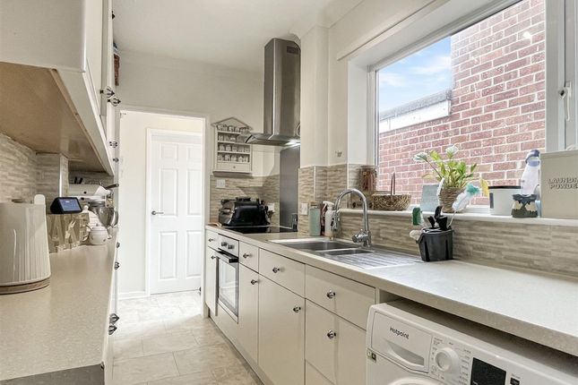 20 Lovewell Road, Lowestoft photo 4