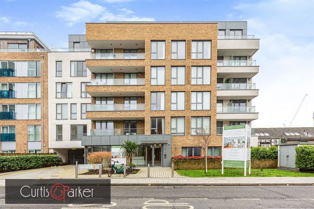 30, The Glenbrook, Glenthorne Road, London photo 4