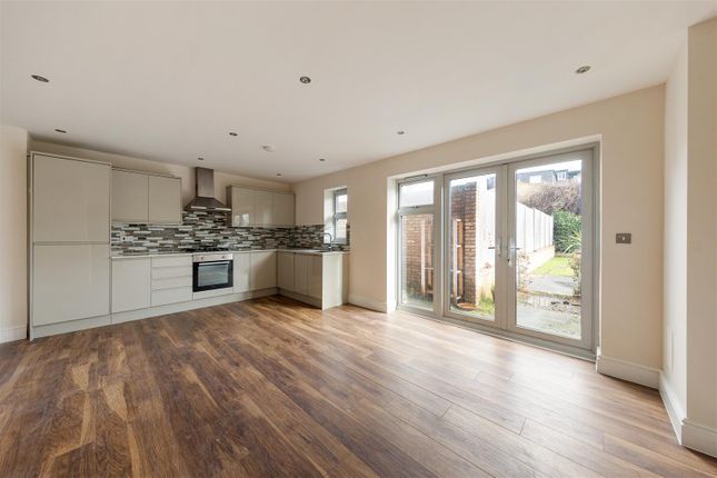 2 Button Lodge, Stainforth Road, Walthamstow photo 2