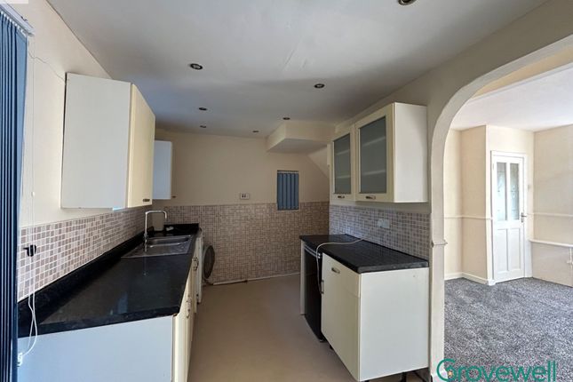 11 Tree Avenue, Manchester photo 4