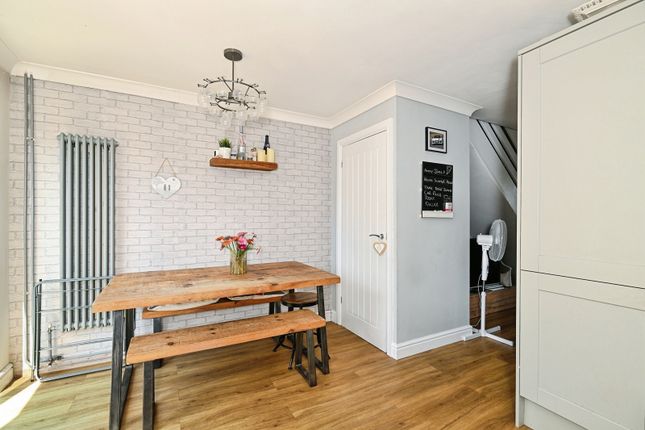 24, Roundhay, West Malling photo 4