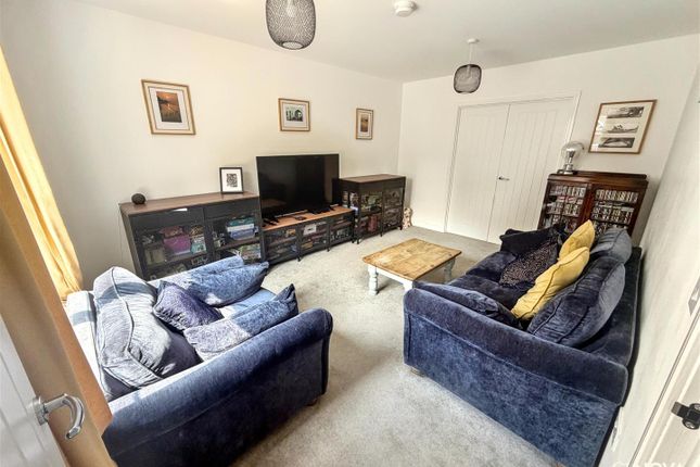 28, Lynchets Road, Luton photo 3