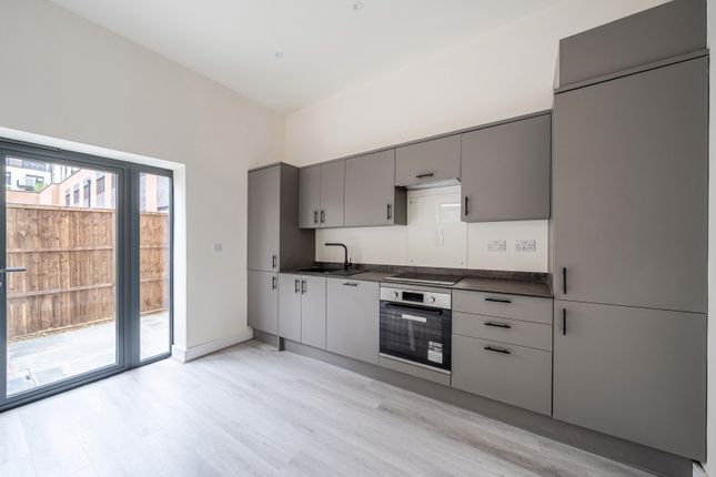 Flat 1 Magnolia House,, Madeira Road, West Byfleet photo 3