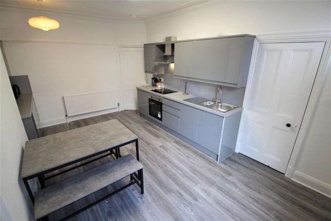 Estcourt Avenue, Leeds photo 5