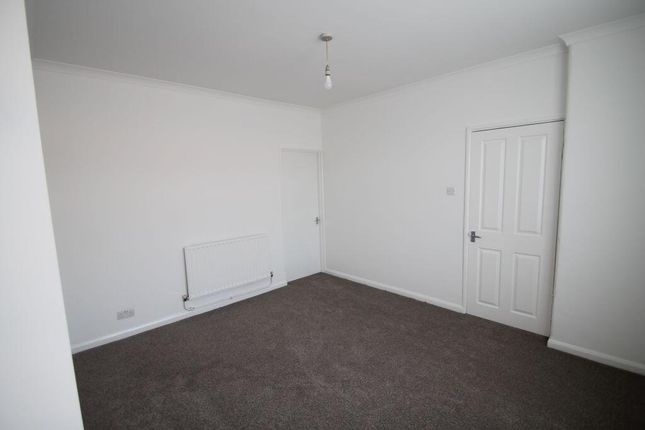 119, Rowdowns Road, Dagenham photo 2
