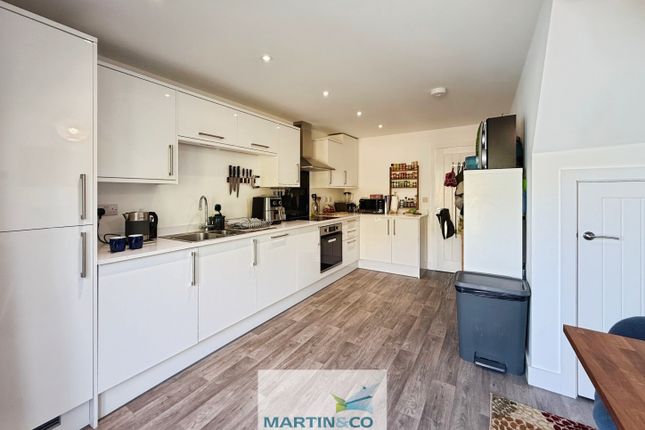 72, Lampman Way, Worksop photo 3
