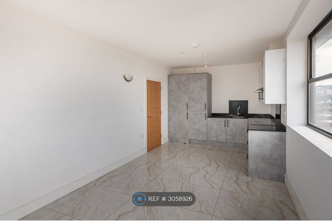 Two Bed Flat, Wiltshire Court Farnsby St, Swindon photo 4
