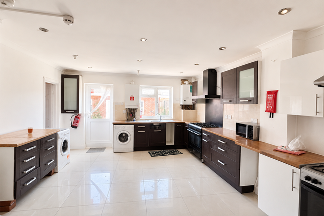 308, Lady Margaret Road, Southall photo 2