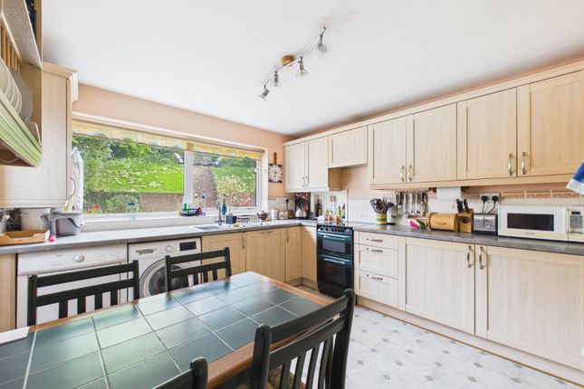 10, Hillside, Buckinghamshire photo 4