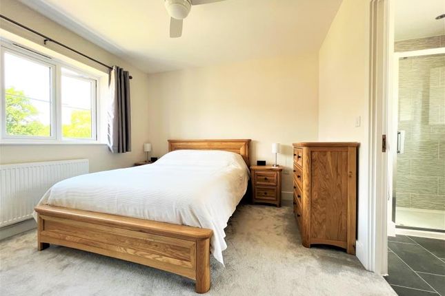 Parsonage Grove, Woking photo 4