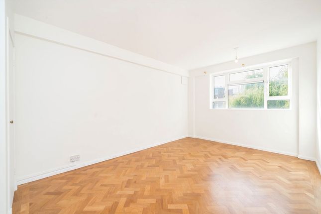3 Broughton Court, Broughton Road, London photo 4