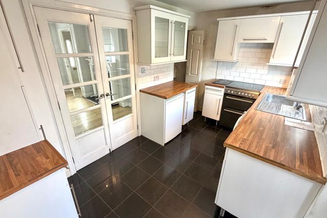 8, Willenhall photo 3