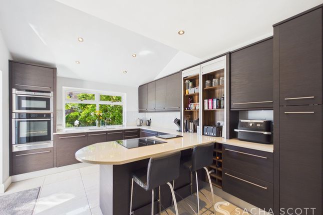 20 Mortimer Crescent, Worcester Park photo 4