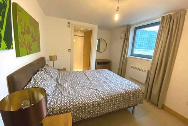 Flat 34, Leeds photo 5