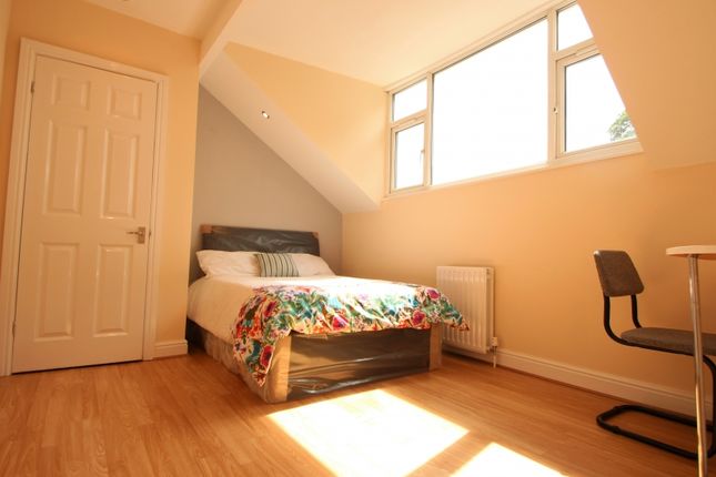 Terraced house to rent in High Cliffe, Burley, Leeds