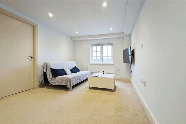 Flat 10,, Castle House, Farnham photo 2