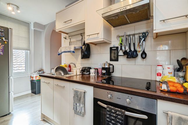 Flat 3, 6, Market Place, Harleston photo 2