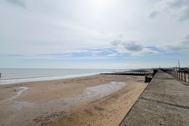 Thumbnail Flat to rent in Park Row, Hornsea