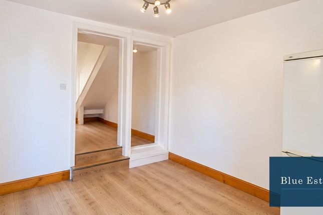 87, Maswell Park Crescent, Hounslow photo 2