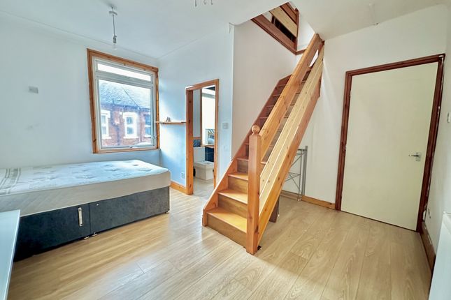 10, Shafton Place, Leeds photo 4