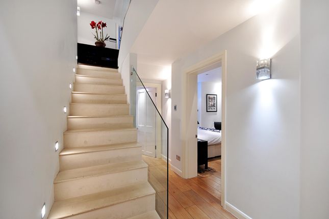 Duplex to rent in Stafford Terrace, London