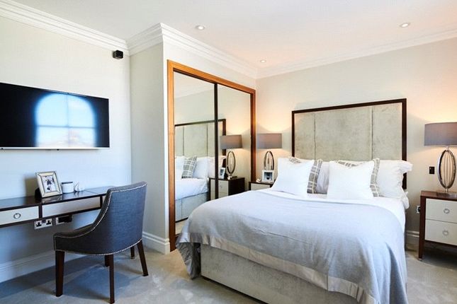 2-bed flat on Flat 46, 86-92, Garden House, Notting Hill, £5,308/mo