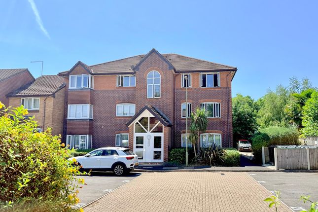 27, Charing Close, RINGWOOD photo 2