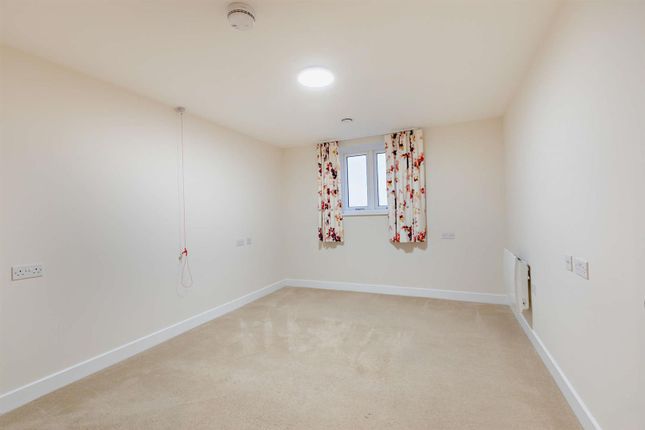 Flat for sale in Kingfisher Court, South Street, Taunton