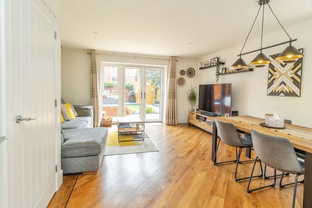 29, Shepton Road, Buckinghamshire photo 4