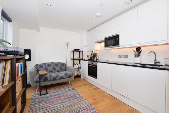 Lounge/Kitchen