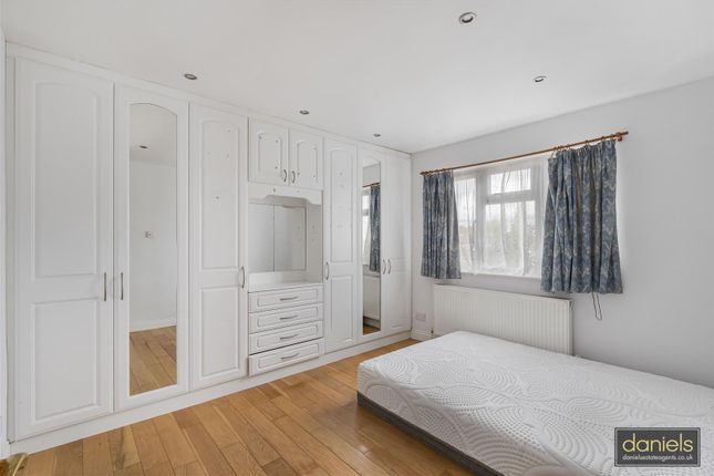 76, Carlton Avenue West, Wembley photo 4