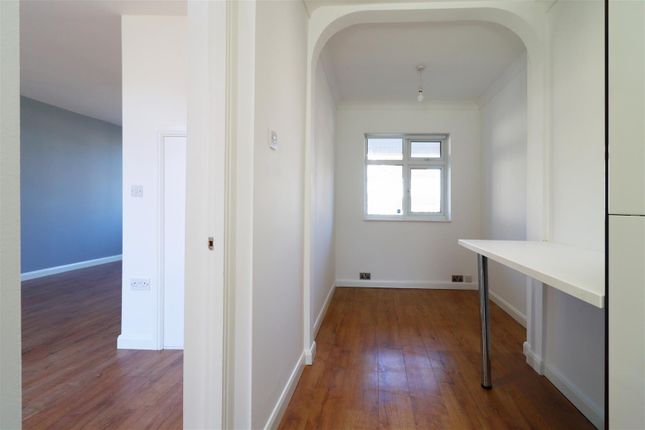 13, Beechcroft Avenue, Bexleyheath photo 4