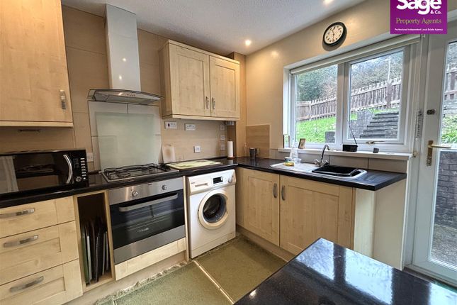 27, The Beeches, Cwmbran photo 3