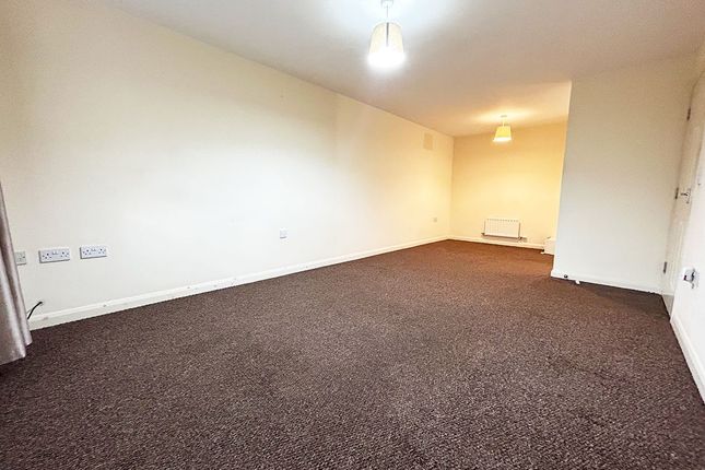 Flat to rent in George Street, Ashton-In-Makerfield, Wigan