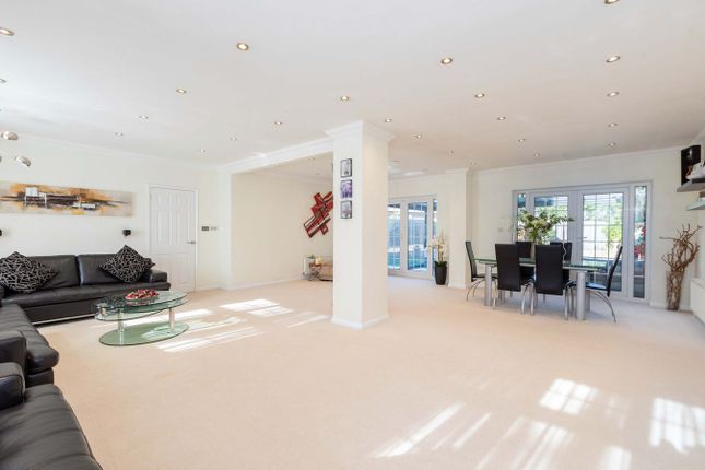 Upton Court Road, Langley photo 3