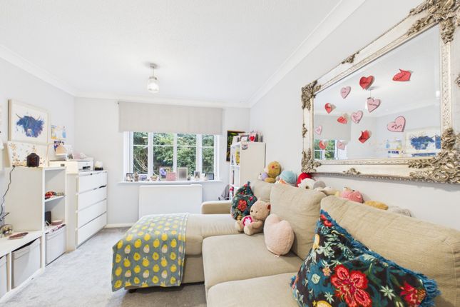 Flat 42, Dolphin Court,, Kingsmead Road, Buckinghamshire photo 3