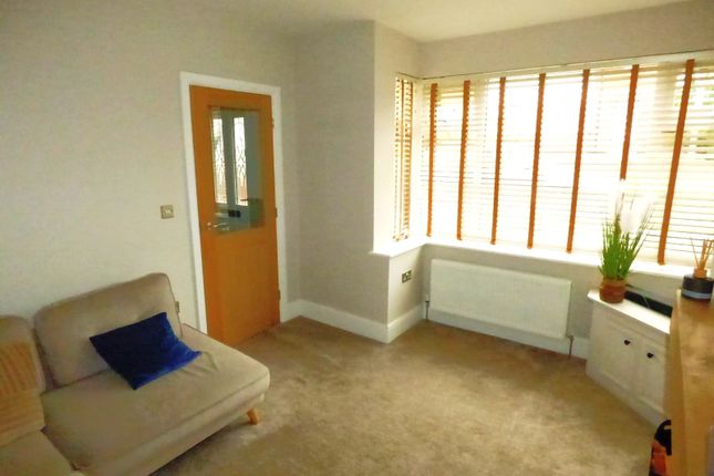 19, Calverley Drive, Leeds photo 4